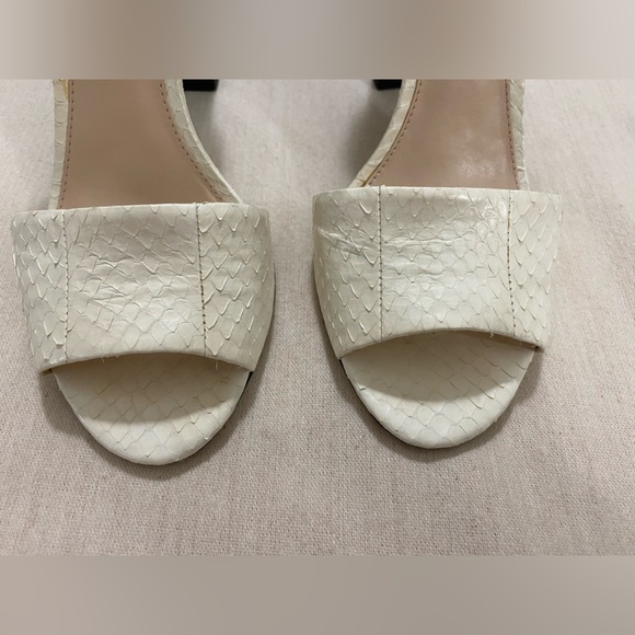 Gorgeous two tone Vince Camuto heels - Picture 4 of 15